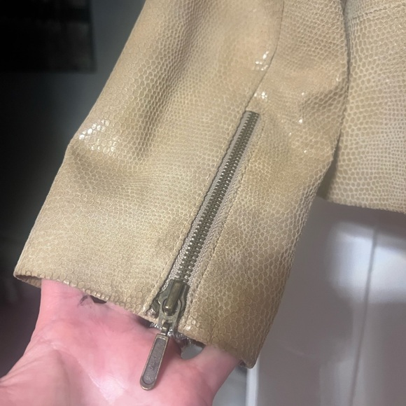 Alfani Embossed Leather Zip Up Long Sleeve Jacket Tan/Zippered Pockets M - Picture 13 of 15